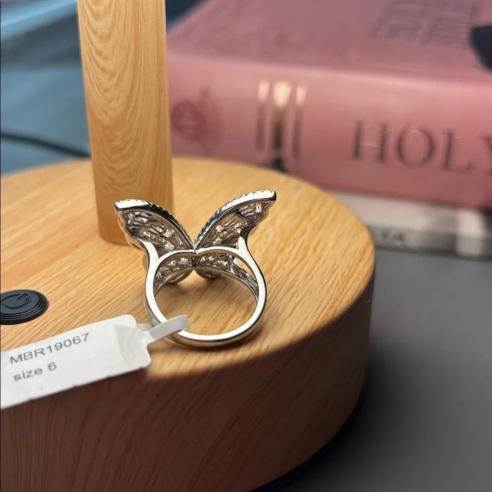 NWT Butterfly Statement Ring Size 6